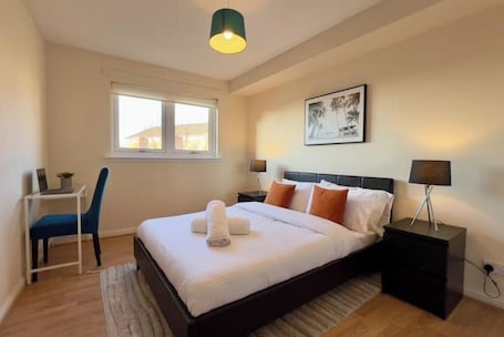 2 camere, ferro/asse da stiro, Wi-Fi, lenzuola. Sleek & Modern 2BR | Easy Access to City Centre