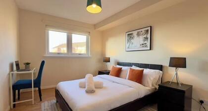 Sleek & Modern 2BR | Easy Access to City Centre