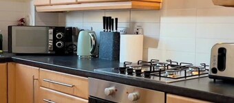 Sleek & Modern 2BR | Easy Access to City Centre