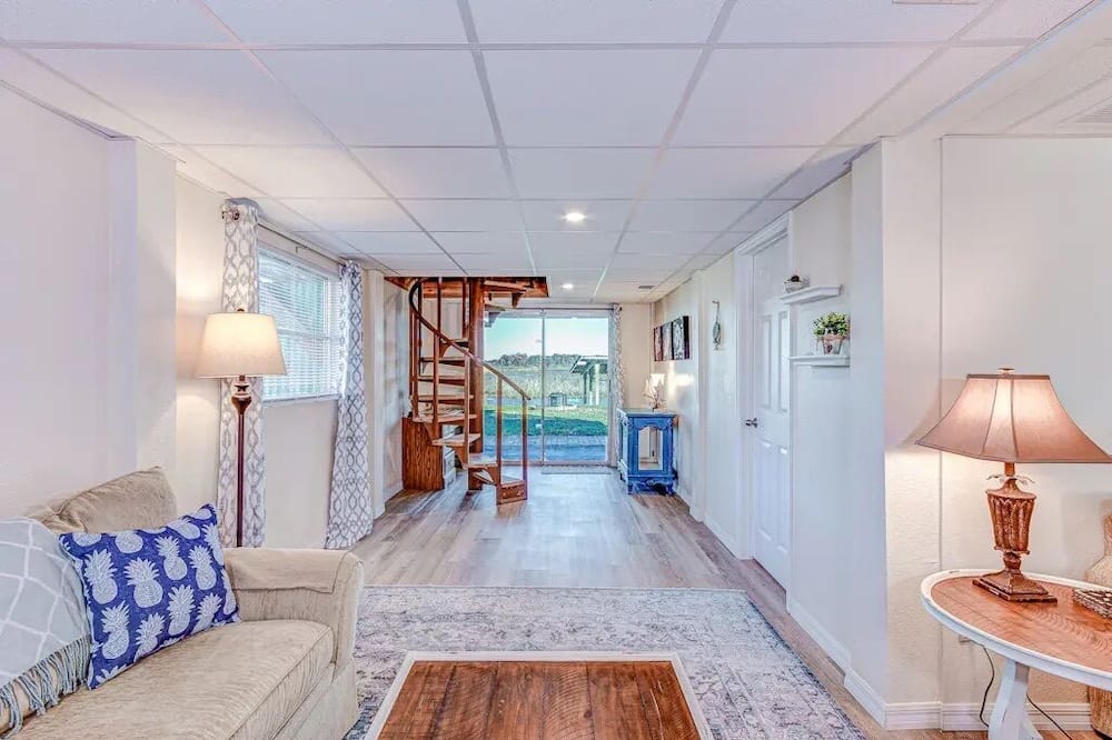 Lake Side Retreat - Hernando, FL