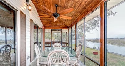 Lake Side Retreat