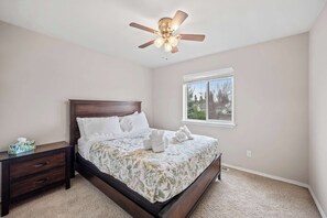 4 bedrooms, desk, iron/ironing board, travel cot