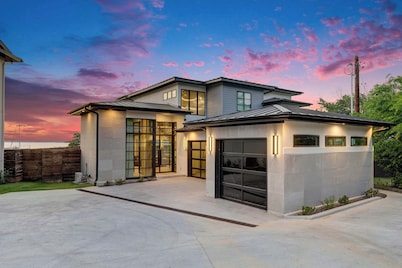 Luxury Lakefront Villa | Pool, Hot Tub & Dock