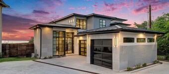 Lux Lakefront Villa Pool w/fence, Hot Tub & Dock
