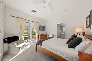 8 bedrooms, iron/ironing board, WiFi, bed sheets