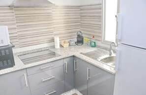 Kühlschrank, Mikrowelle, Ofen