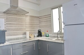 Fridge, microwave, oven - Apartamento Sol y Arena (Conil de la Frontera)