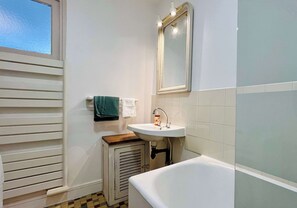 Shower, towels