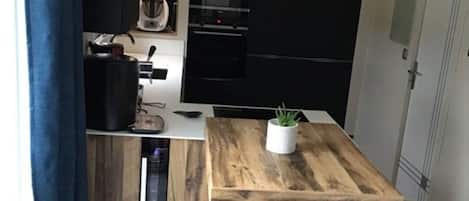 Mikroaaltouuni, uuni, liesi, astianpesukone