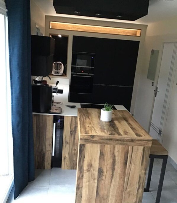 Mikrovågsugn, ugn, spishäll och diskmaskin