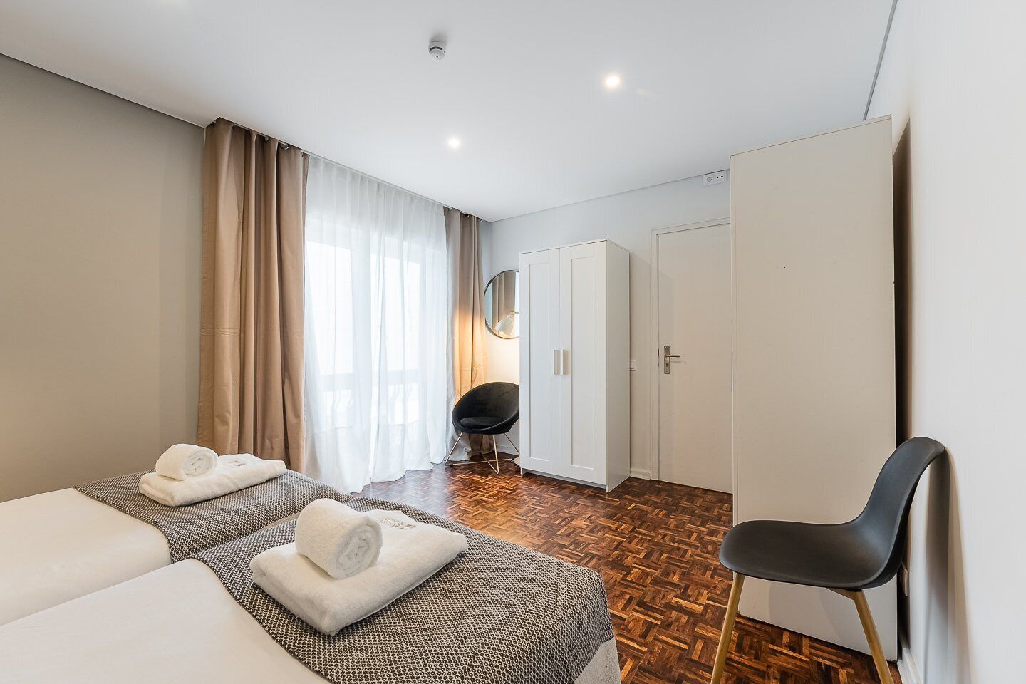 1 bedroom, iron/ironing board, internet, bed sheets