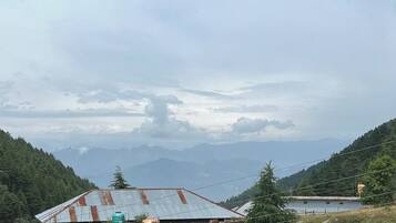 Deluxe Double Room, Balcony, Hill View | Desk, soundproofing, free WiFi, bed sheets