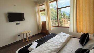 Deluxe Double Room, Balcony, Hill View | Desk, soundproofing, free WiFi, bed sheets