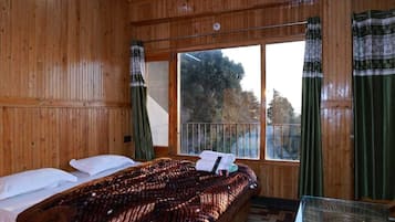 豪華雙人房, 露台, 山景 | 書桌、隔音、免費 Wi-Fi、床單