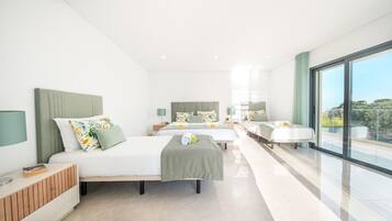 3 habitaciones, cunas y ropa de cama
