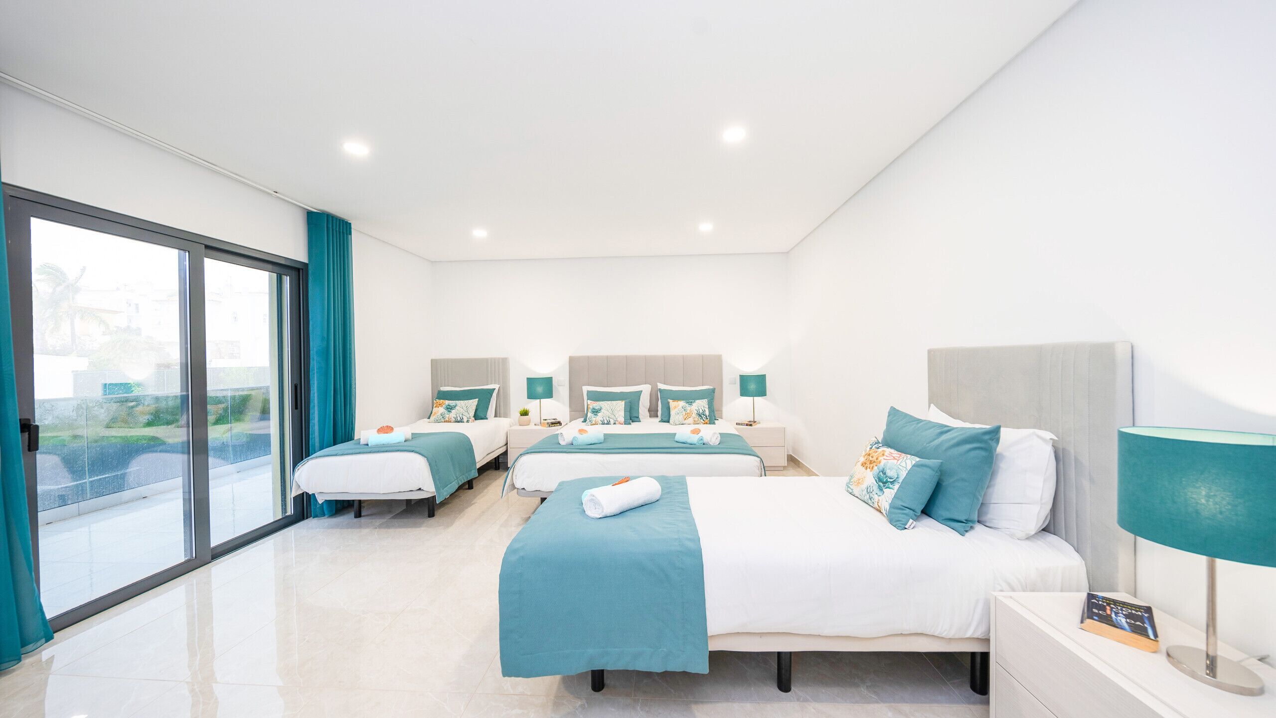 3 dormitorios, cunas (de pago), ropa de cama