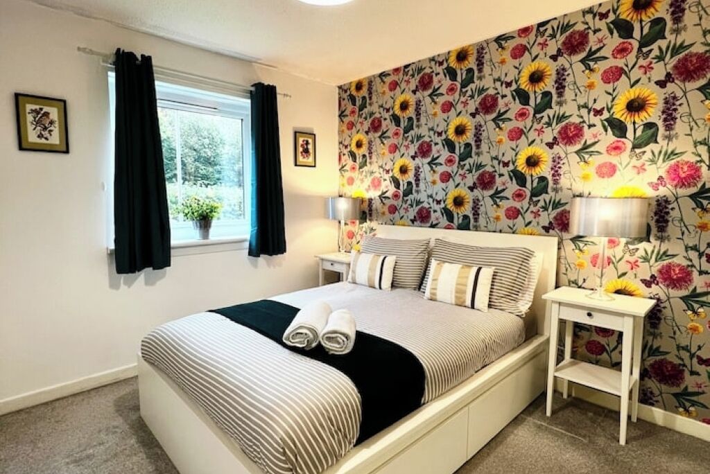 2 chambres, fer et planche à repasser, Wi-Fi, draps fournis