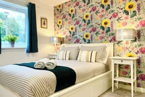 2 chambres, fer et planche à repasser, Wi-Fi, draps fournis