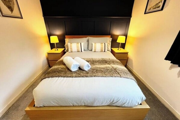 2 bedrooms, iron/ironing board, WiFi, bed sheets