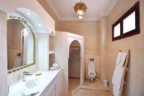 Hair dryer, towels, soap, toilet paper - RIAD ZINA ROSE 89 Welcome to Marrakech (MARRAKECH)