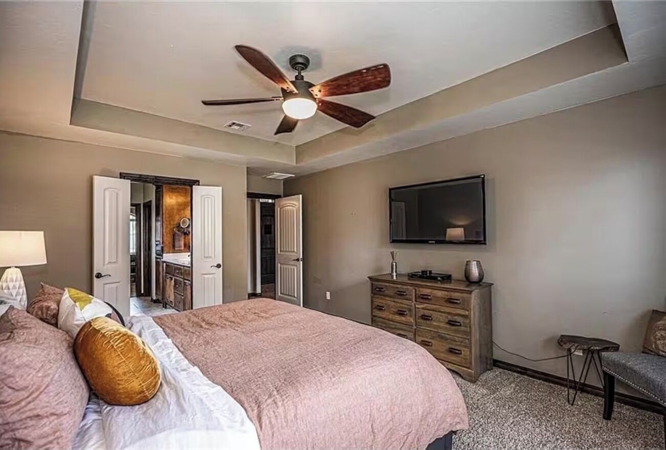 3 bedrooms, iron/ironing board, free WiFi, bed sheets