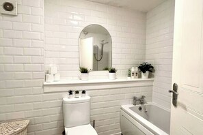 Handtücher, Seife, Toilettenpapier