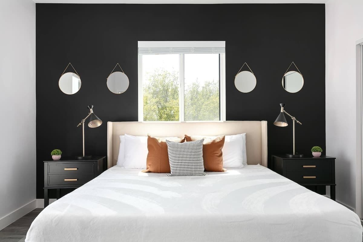 3 slaapkamers, een strijkplank/strijkijzer, wifi, beddengoed