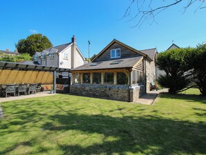 Exterior - 10 Bridge Street (Craven Arms)