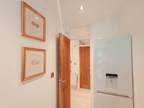 House | 1 bedroom, desk