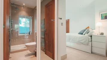 House | 1 bedroom, desk