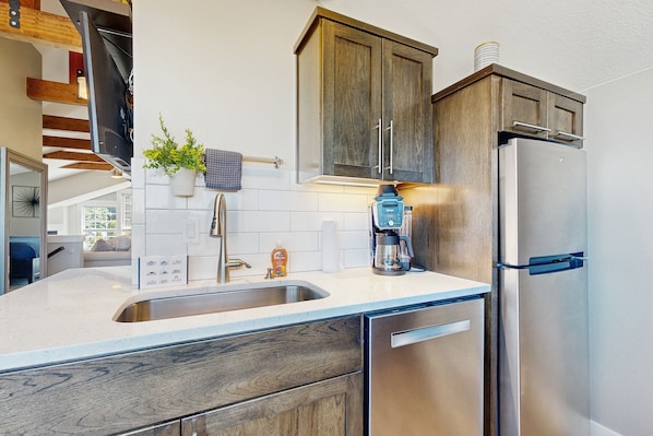 Fridge, microwave, dishwasher, coffee/tea maker