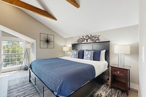 Iron/ironing board, Internet, bed sheets - Rooftop studio with gas fireplace, WiFi, central AC - near restaurants/wineries (McMinnville)