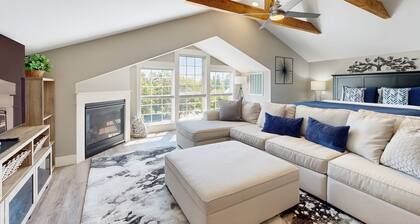 Rooftop studio with gas fireplace, WiFi, central AC - near restaurants/wineries