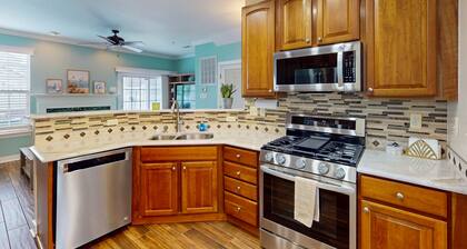 The Villages of Five Points condo w/community pools, tennis courts, shops