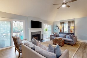 TV, fireplace - Sea Pines Home with firepit, deck and close to Lawton Stables (Hilton Head)
