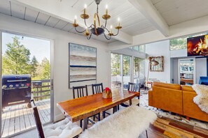 Dining - Chic, Pet Friendly House w/Gas Grill, AC & Back-Up Generator - Amazing View (Twin Peaks)
