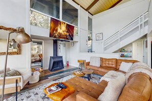 Fernseher, Kamin, Tischfußball