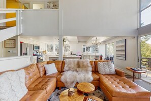 Fernseher, Kamin, Tischfußball