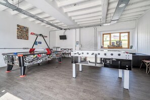 Cottage | Game room - Harcombe House Rooms Accessible Ground Floor Twin (Newton Abbot)