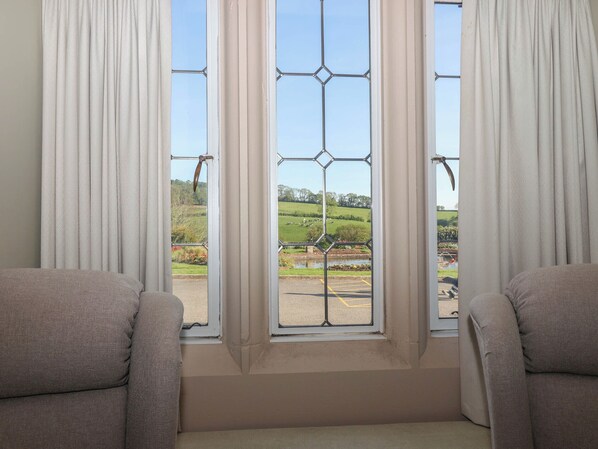 Interior - Harcombe House Rooms Accessible Ground Floor Twin (Newton Abbot)