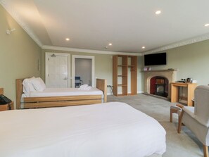 1 bedroom, individually decorated, individually furnished, free WiFi