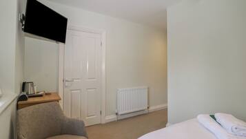 1 bedroom, individually decorated, individually furnished, free WiFi