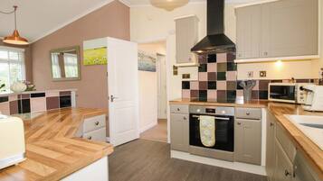 Rentaplats i utensilis de cuina, vaixella i coberteria