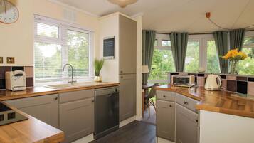 Dishwasher, cookware/dishes/utensils