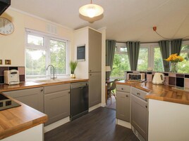 Dishwasher, cookware/dishes/utensils