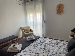 2 habitaciones, tabla de planchar con plancha, wifi y ropa de cama 