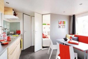 Fridge, stovetop