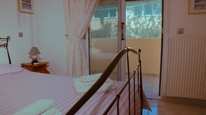 Iron/ironing board, free WiFi, bed sheets
