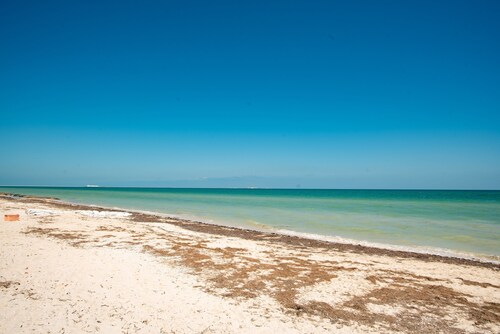Twin villas for large groups, 1 block from beach