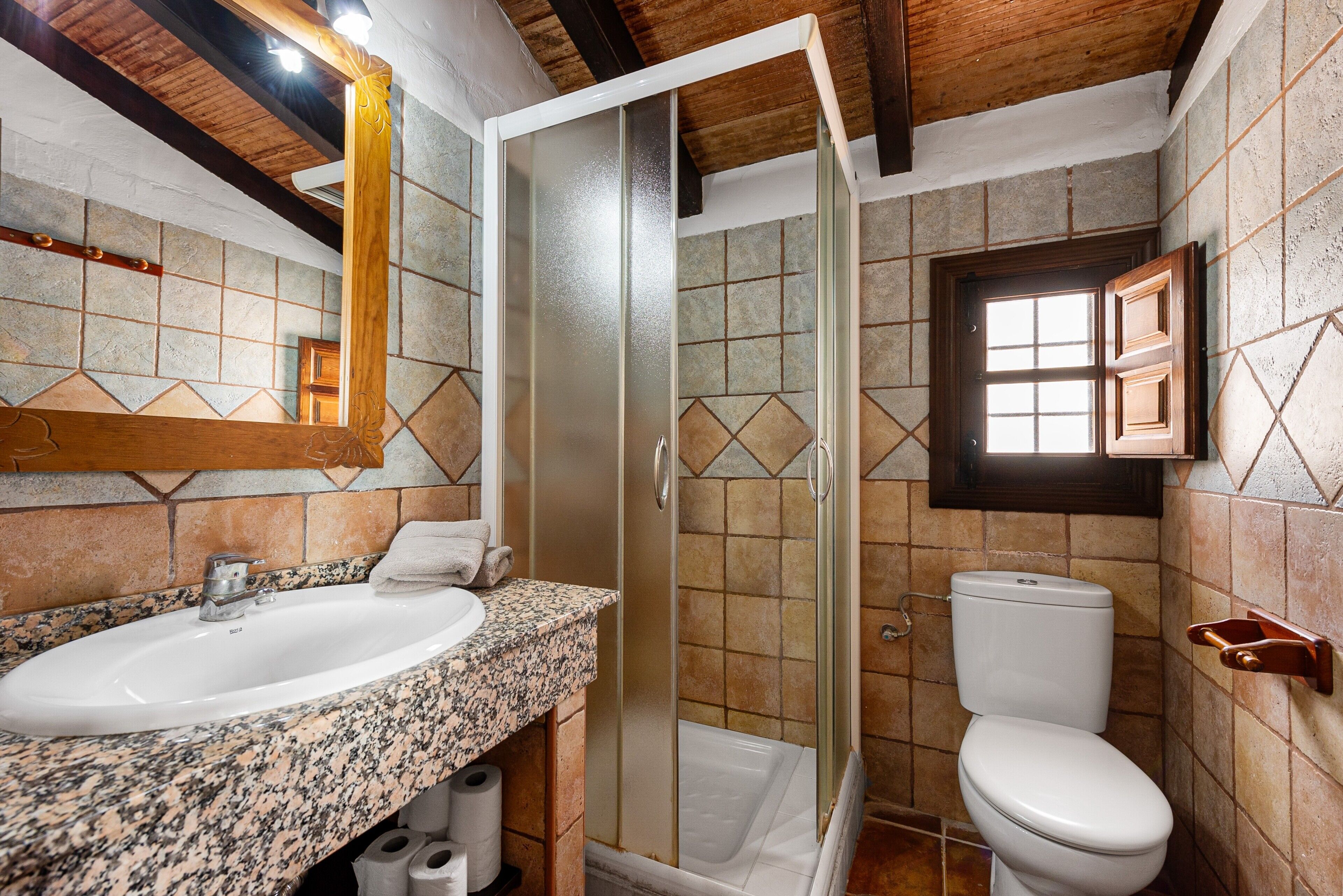 Shower, towels